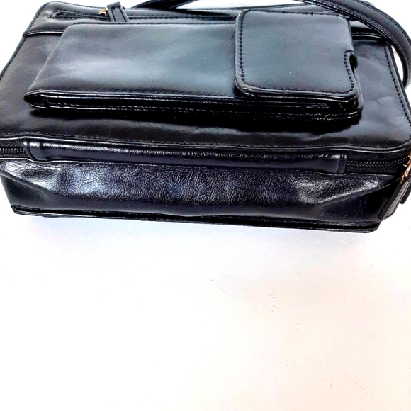 Diverso Leather Crossbody Bag - Picture 3 of 11